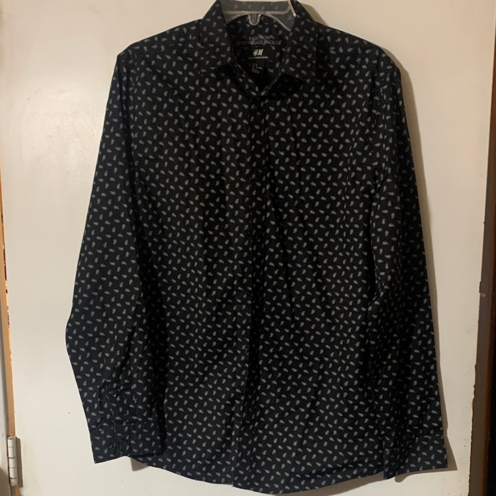 H&M Men's Black and White Geometric Shirt